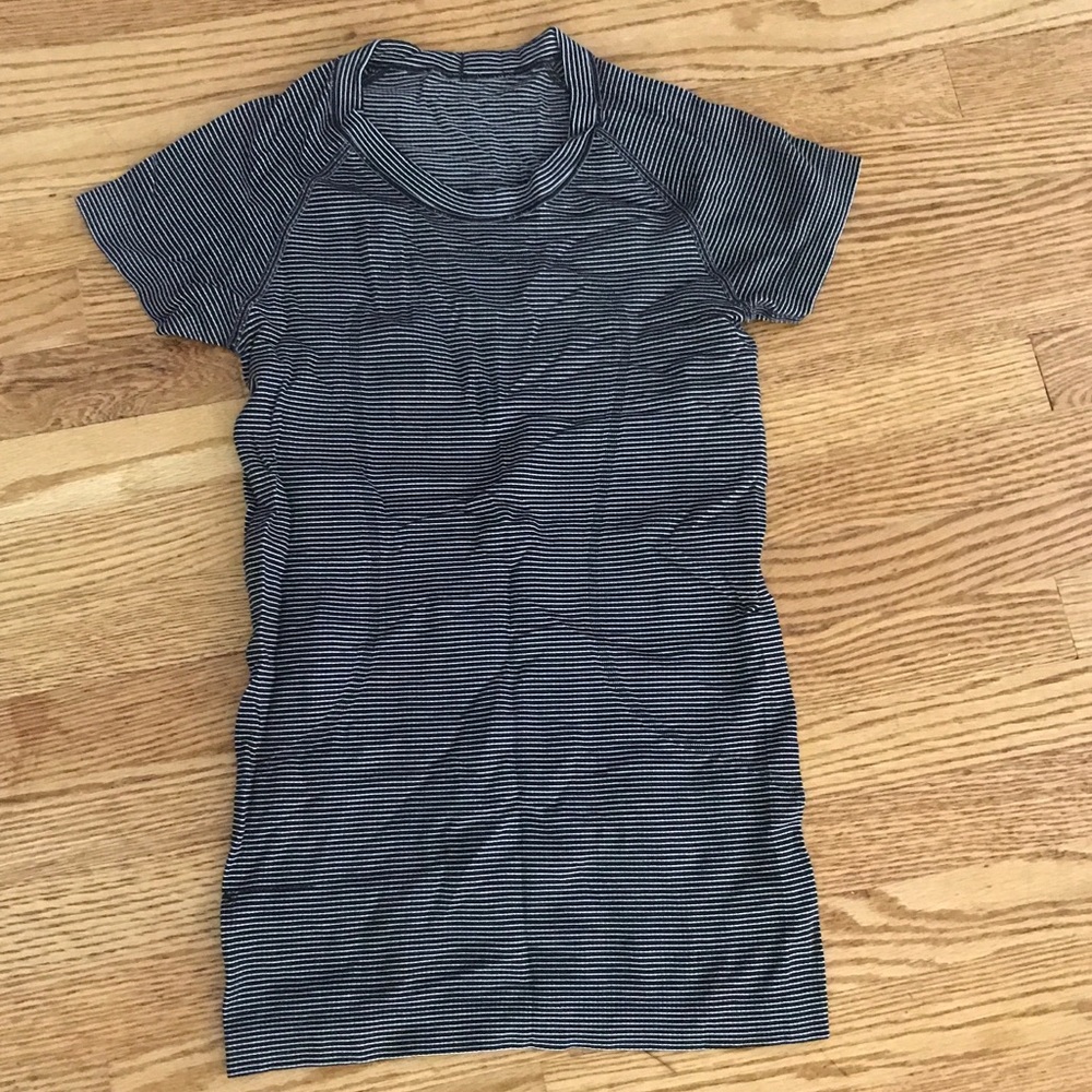 Swiftly tech Lululemon shirt size 2